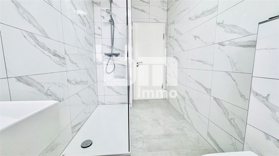 Umfangreich saniertes Ein- bis Zweifamilienhaus in idyllischer Ortsrandlage - OG / DG Bad / Dusche ebenerdig